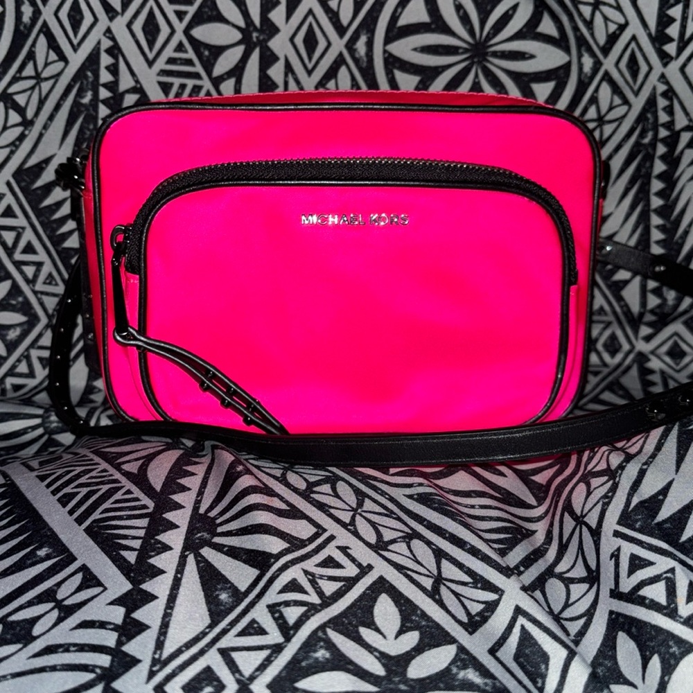 MICHAEL Michael Kors Leila Camera Bag Style Crossbody Neon Pink Black Strap NWT